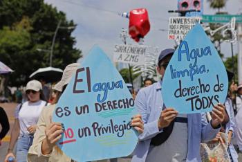 Polic&iacute;a dispersa con gas lacrim&oacute;geno protesta por agua potable en Guadalajara