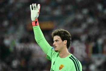 Svilar, arquero de la Roma, es baja para al menos un mes por lesi&oacute;n