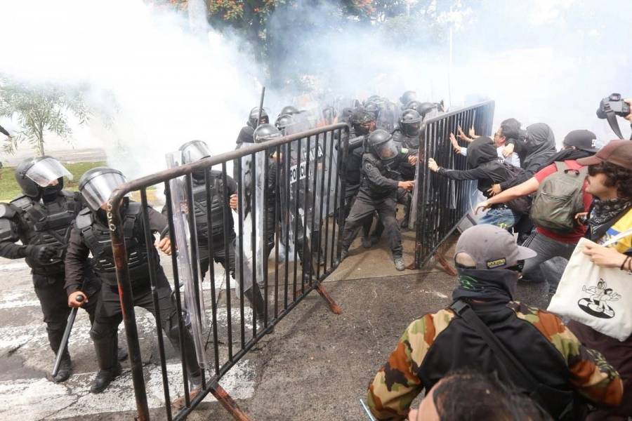 Liberan a 18 detenidos tras manifestación por agua limpia en Guadalajara; continúan investigaciones