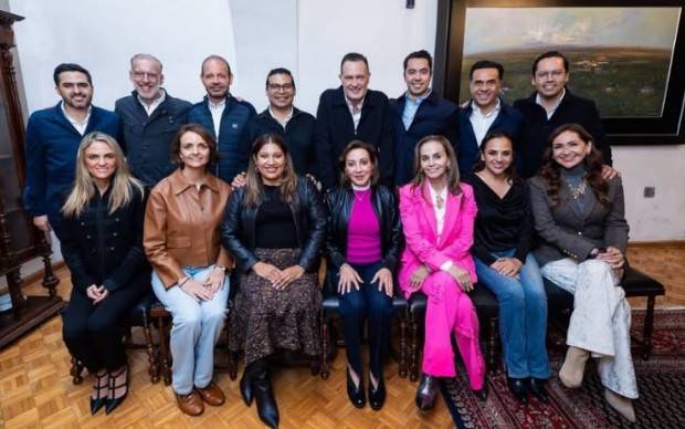 Kuri re&uacute;ne a figuras del PAN y llama a mantener la unidad