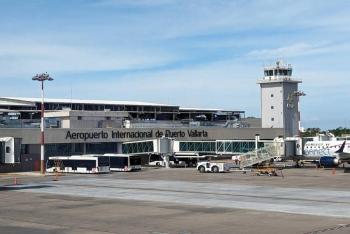 Aeropuerto de Puerto Vallarta reanuda operaciones tras el paso del huracaacuten Simon