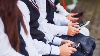 Senado avala reforma para regular el uso de celulares en escuelas y fortalecer la alfabetizaci&oacute;n digital