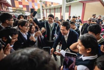 Mario Delgado impulsa la lectura entre estudiantes y llama a reducir el uso del celular en escuelas