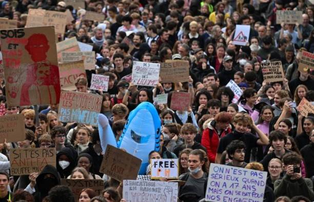 “¡Somos el futuro!”: estudiantiles regresan a protestar en las calles de Francia
