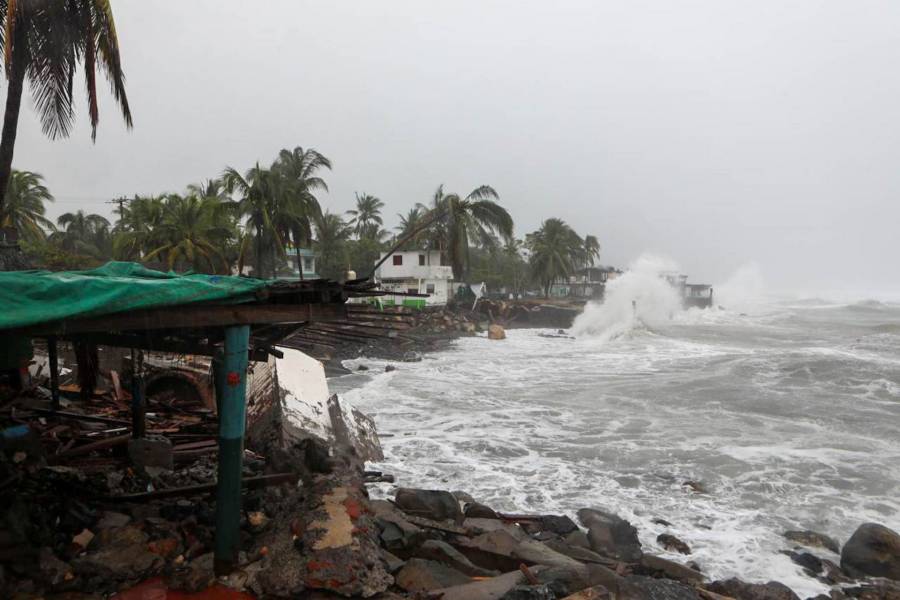 Protección Civil pide mantener precauciones por lluvias, vientos fuertes y oleaje en el país
