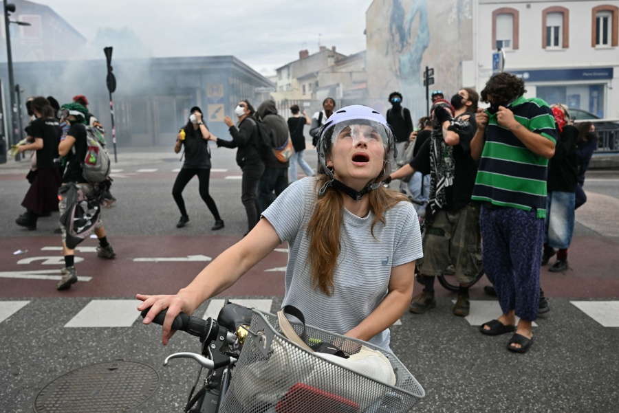 La activista sueca Greta Thunberg se suma a las protestas estudiantiles en Francia
