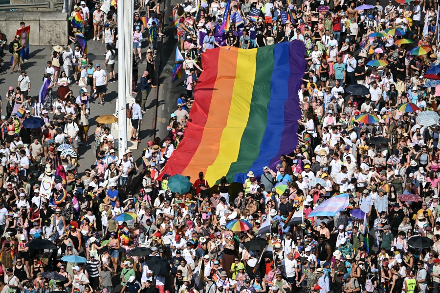 Mayoría proeuropea empieza a derogar en Hungría leyes anti-LGBT+ del gobierno Orbán