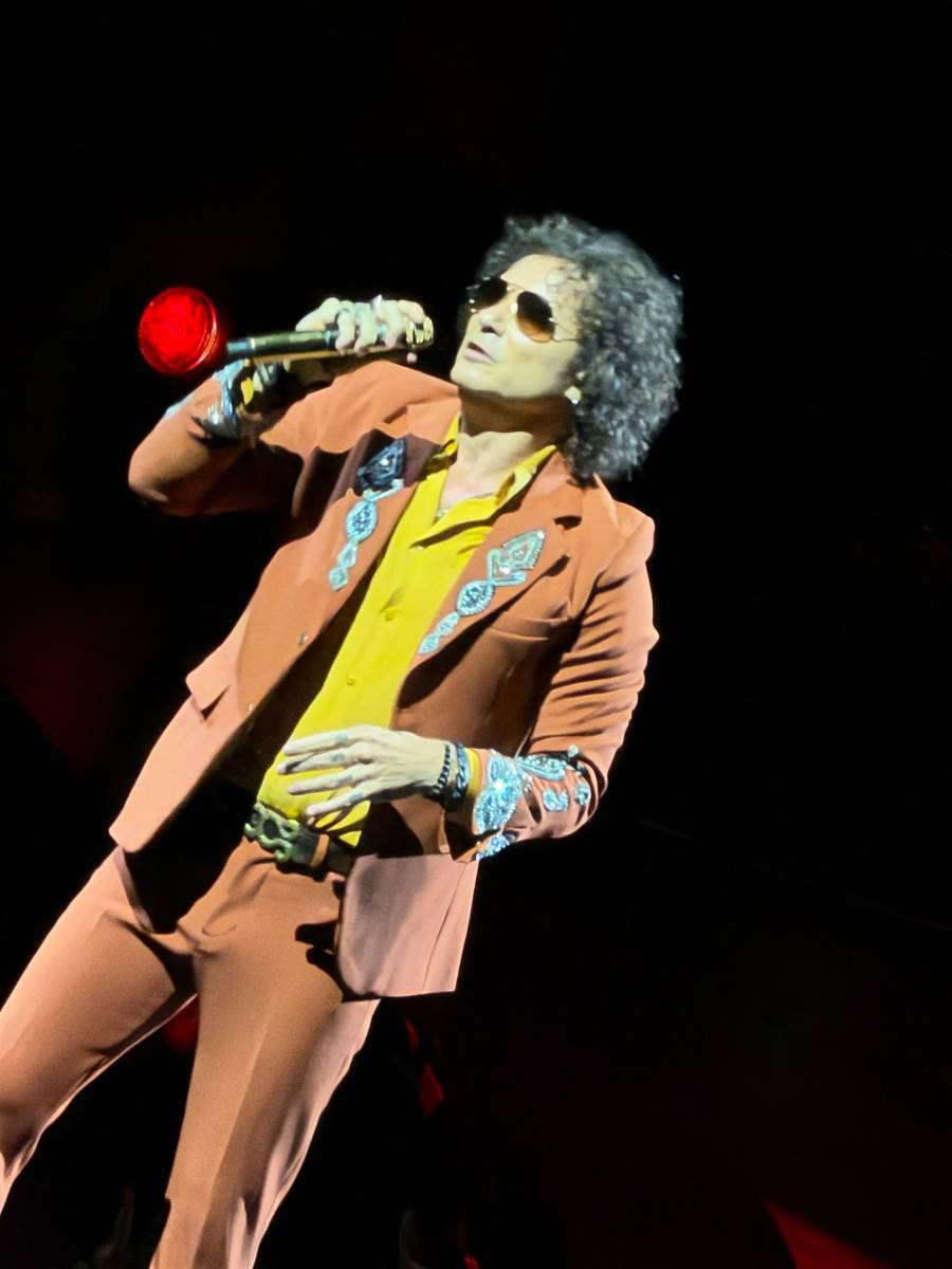 Bunbury vuelve al Auditorio Nacional y convierte la nostalgia en una nueva mutación