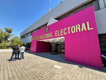 Evac&uacute;an oficinas centrales del INE en la CDMX por fuga de combustible