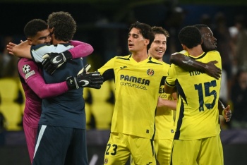 Villarreal remonta al N&aacute;poles y pone fin a su mala racha en Europa