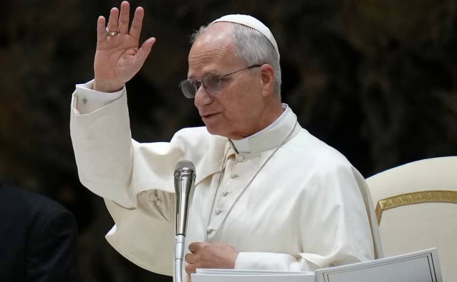 Papa León XIV celebra misa en hospital de Roma tras cirugía por cáncer de pulmón