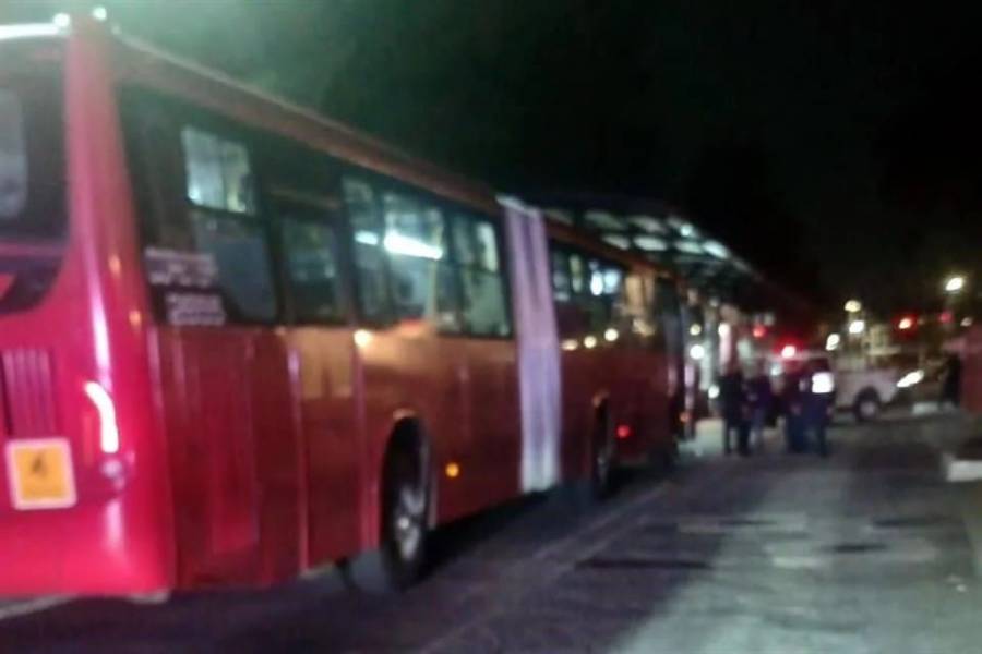 Metrobús de la Línea 5 arrolla y mata a una persona en Xochimilco