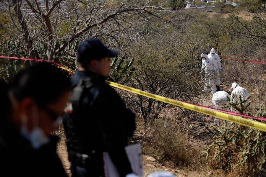 Autoridades de Hidalgo recuperan cinco cuerpos en fosa clandestina en Atotonilco de Tula 