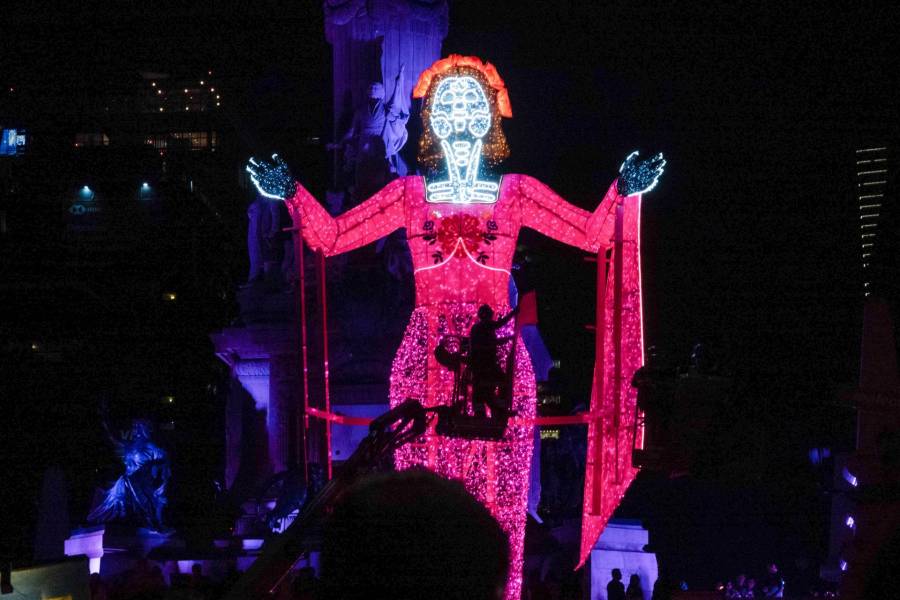 Paseo de la Reforma se viste de gala con impresionantes esculturas gigantes por el Día de Muertos