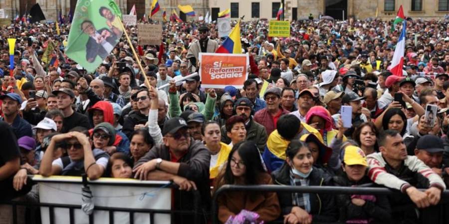 Sindicatos e indígenas convocan movilización nacional en Colombia en desafío temprano al gobierno de De La Espriella  