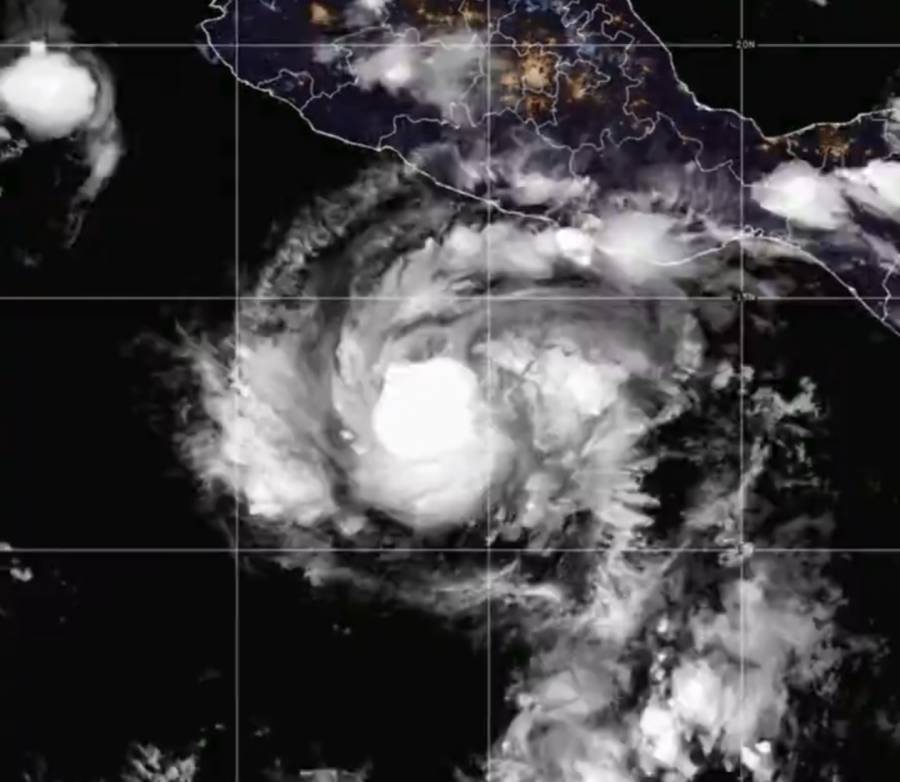 Trudy se convierte en huracán categoría 1 y Simón se debilita a tormenta tropical