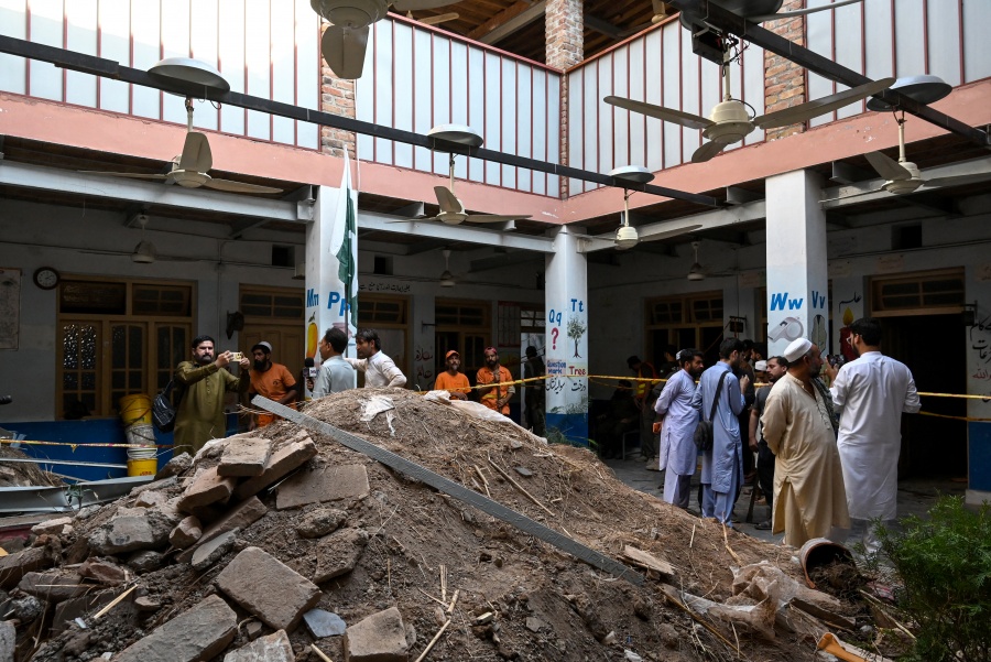 Mueren 27 alumnos y un profesor al derrumbarse el techo de un colegio en Pakistán