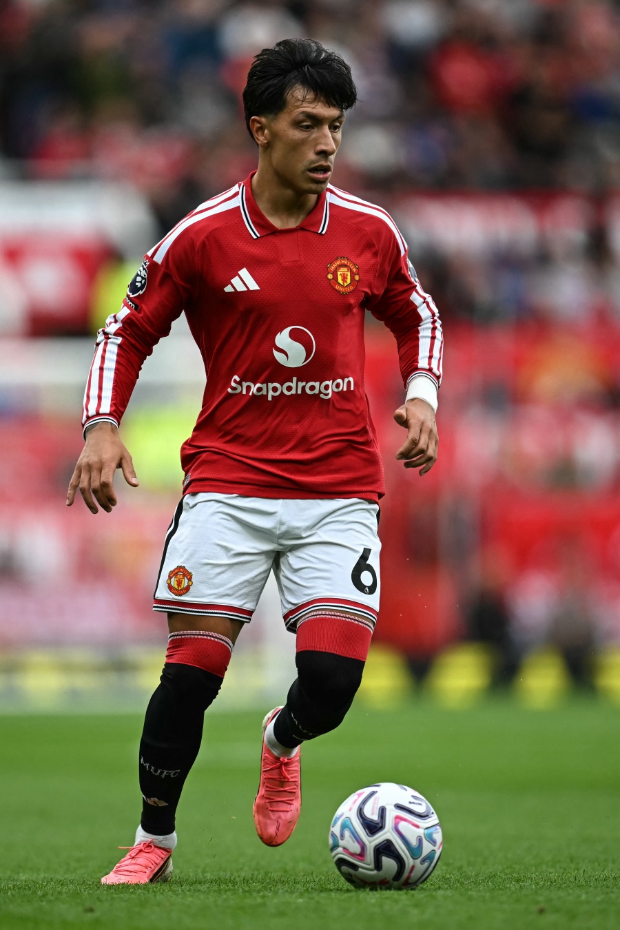 Lisandro Martínez pide disculpas por criticar a la directiva del United 