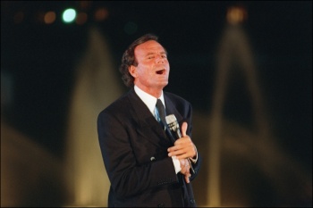 La Fiscal&iacute;a espa&ntilde;ola avala que se investigue a Julio Iglesias por agresi&oacute;n sexual
