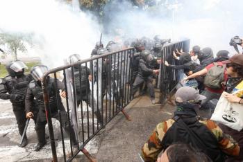 Investigan a 17 polic&iacute;as por presunto uso excesivo de la fuerza durante protesta por el agua en Guadalajara