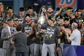 Milwaukee barre a los campeones Dodgers y jugar&aacute; su primera Serie Mundial en 44 a&ntilde;os