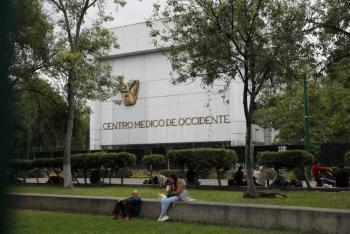 Padres de beb&eacute;s fallecidos en hospital de Guadalajara denuncian presuntas negligencias y fallas sanitarias