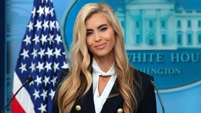 Despiden a Katie Zacharia tras cinco días como vocera de Trump; polémicas y errores marcaron su breve gestión 
