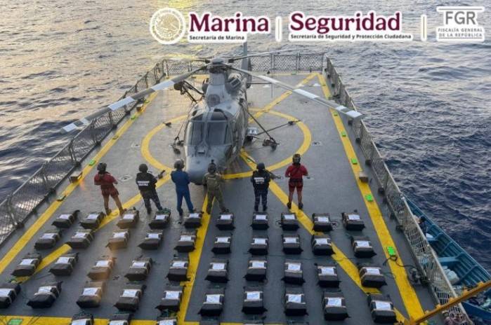 Marina decomisa 1.2 toneladas de cocaína y detiene a seis frente a costas de Oaxaca