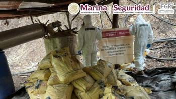 Marina asegura 1.3 toneladas de metanfetamina y desmantela laboratorio clandestino en Durango