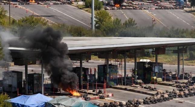 Tomas en 3 casetas de autopistas de Michoacán: comunidades indígenas bloquean Panindícuaro, Zirahuén y Taretan