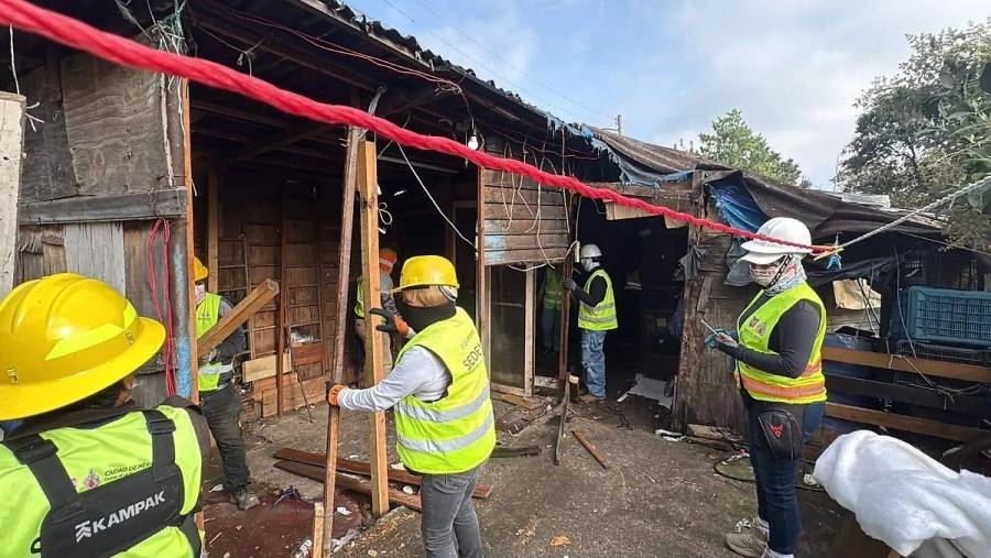 La SEDEMA realiza acciones de recuperación de suelo verde en Barranca Santa Rita  