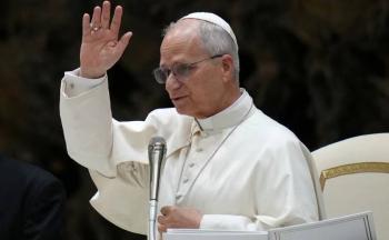 Papa Le&oacute;n XIV podr&iacute;a realizar gira por Am&eacute;rica Latina tras cirug&iacute;a de pulm&oacute;n, afirma m&eacute;dico tratante
