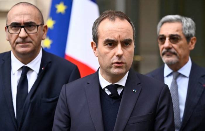 Francia impondr&aacute; toques de queda tras disturbios y m&aacute;s de 2,500 detenciones