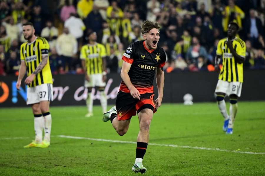 Fenerbahçe deja escapar la victoria ante Slavia Praga 