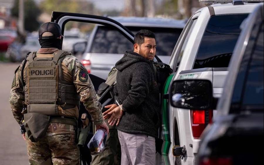 Fiscales de 21 estados respaldan demanda contra detenciones migratorias sin orden judicial en Estados Unidos 