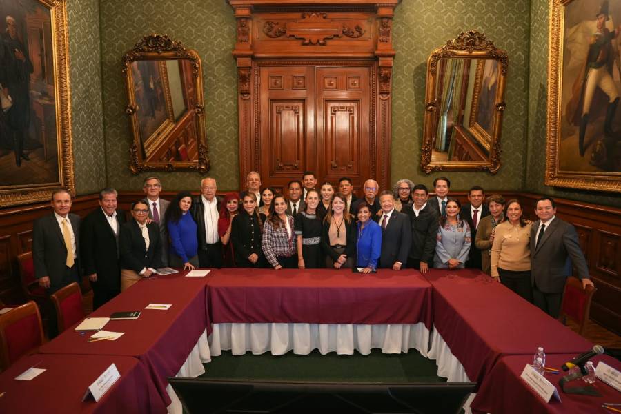 Sheinbaum revisa con 24 gobernadores avances de modernizaci&oacute;n del IMSS-Bienestar
