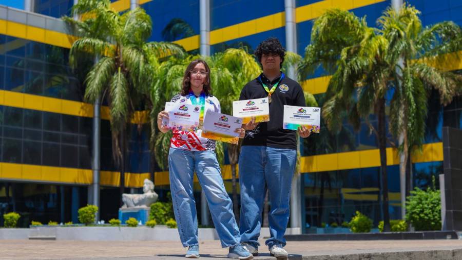 Estudiantes de la UANL destacan en Olimpiada Internacional de Matemáticas en Singapur con medallas de oro  