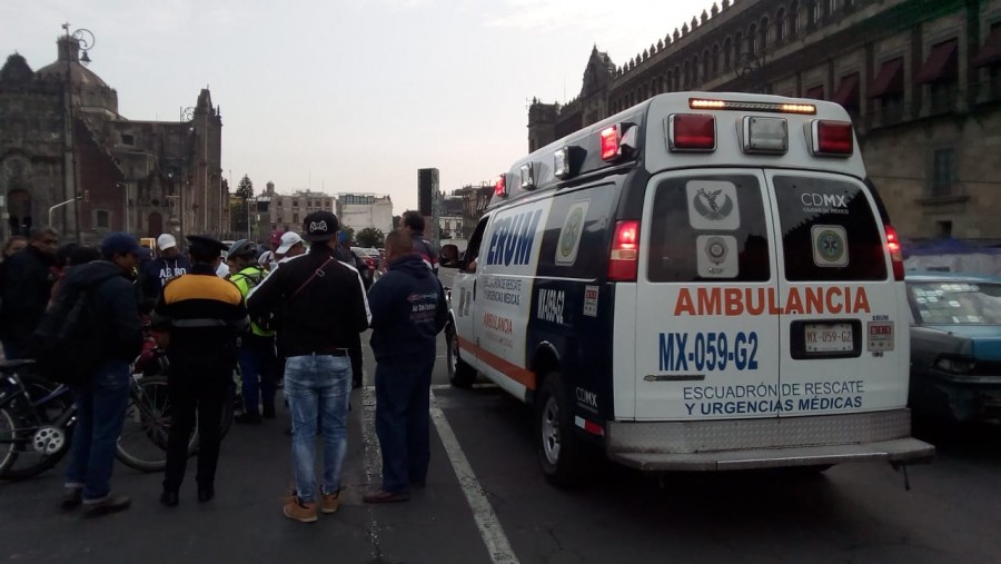 Auxilia ERUM a dos mujeres que se manifestaban en el Zócalo capitalino