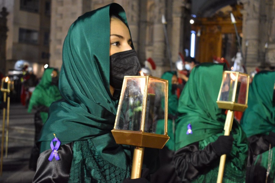 Procesi&oacute;n del silencio, tradici&oacute;n potosina en los hombros de las familias