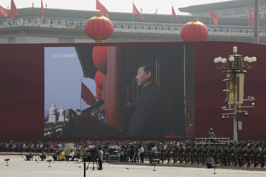 China muestra poderío militar en desfile