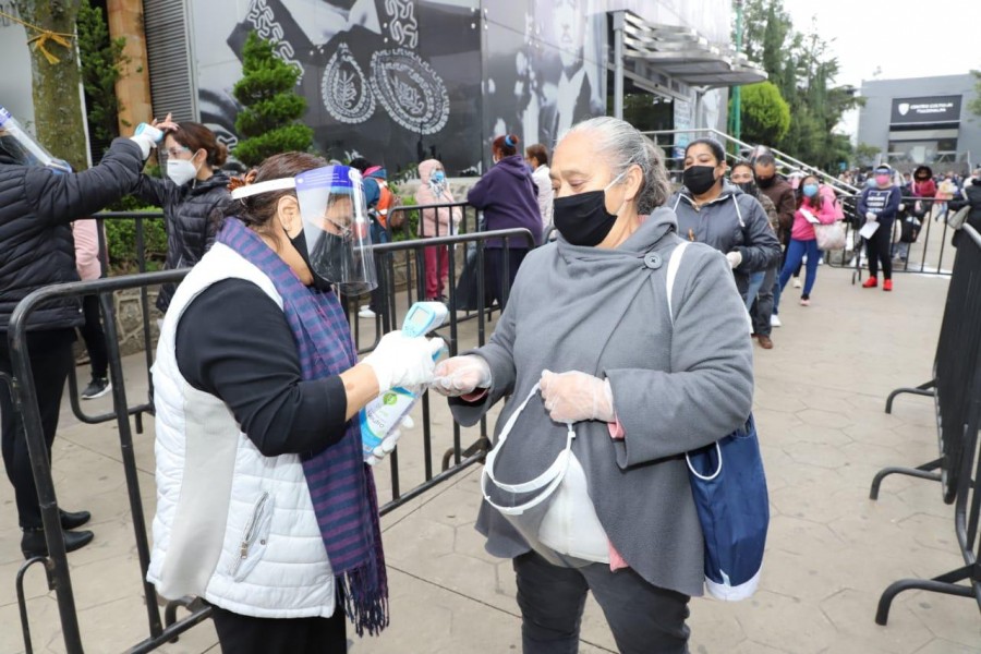 Entrega del Programa Social de Jefas y Jefes de familia en Cuajimalpa