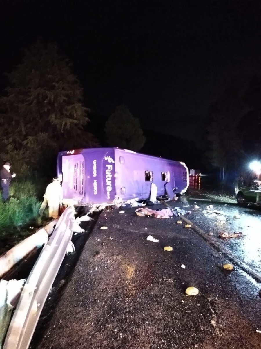 Volcadura de tráiler en la México-Toluca