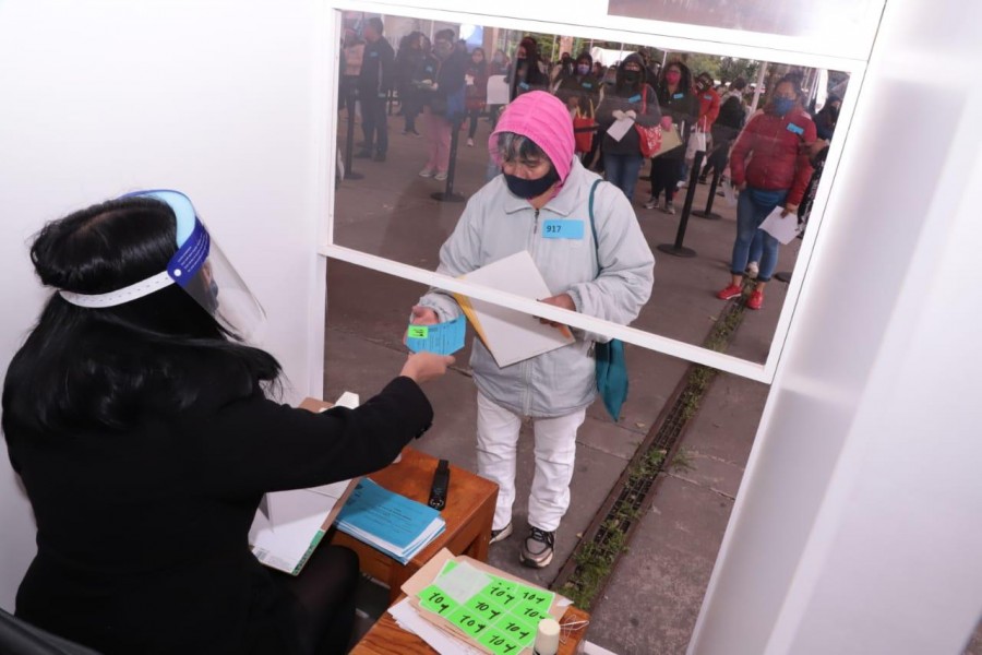 Entrega del Programa Social de Jefas y Jefes de familia en Cuajimalpa