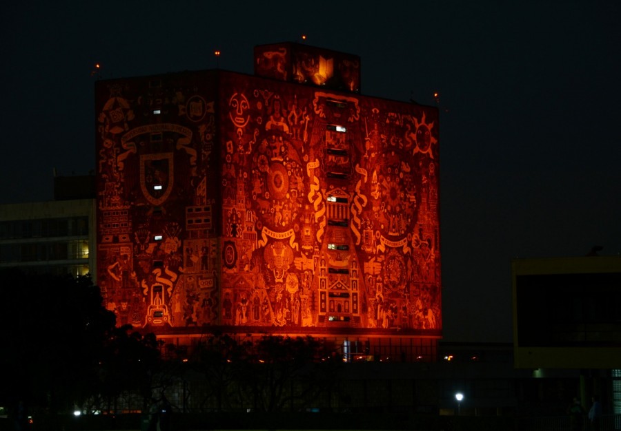 Por razones de género, la UNAM se pinta de naranja