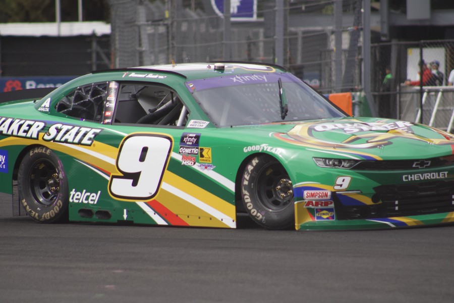 Connor Zilisch logra la pole position en la NASCAR Xfinity Series; Daniel Suárez sufre accidente en la clasificación