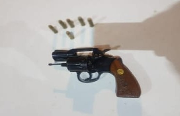 Detienen a tres sujetos por portación de arma de fuego en la Cuauhtémoc