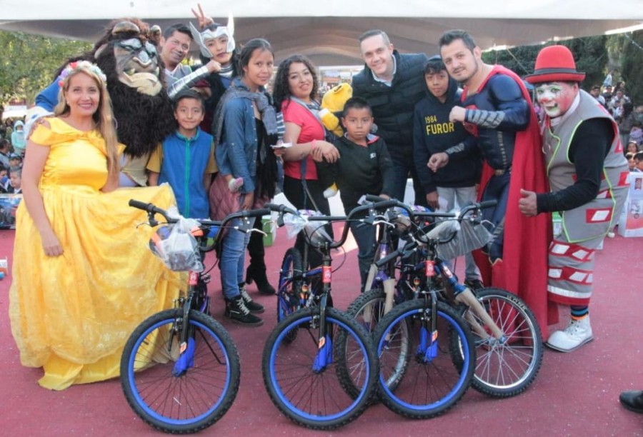 En Día de Reyes, Cuajimalpa entrega más de 16 mil juguetes