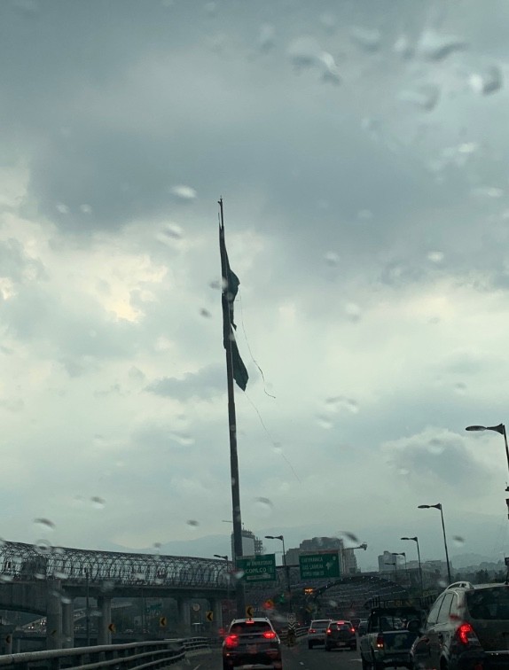 Se rompe bandera en glorieta de San Jerónimo