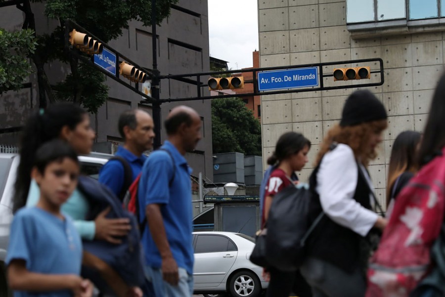 Caracas recobra servicio eléctrico