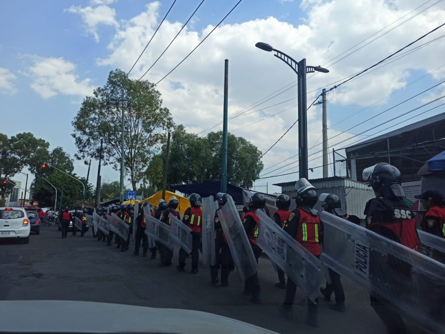 Feministas protestan por accidente en la Línea 12